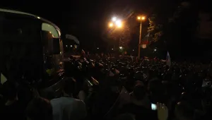 Наблюдавал отблизо, Чобанов не видял кой е държал щита в автобуса