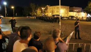 Депутатите се връщат в парламента утре