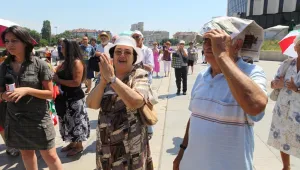 Контрапротестът се върна пред НДК