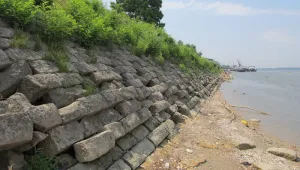 Високите води на Дунав рушат кейовата стена на Русе