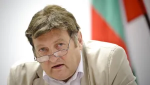 Министър Данов не сключвал договори със себе си