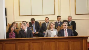 Парламентът събра кворум, първа точка: оставка