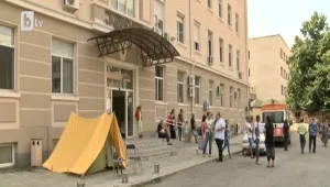 Лекари на палатка пред сливенската болница в знак на протест