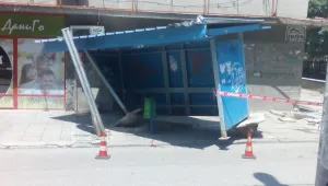 Автобус се вряза в спирка в София, има ранен