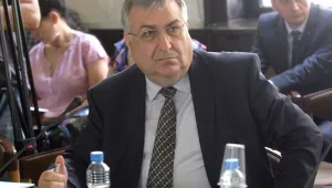 Близнашки обвини президента за орязването на въпросите на референдума