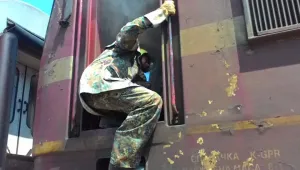 Екстремно селфи върху влак прати тийнейджър в болница 