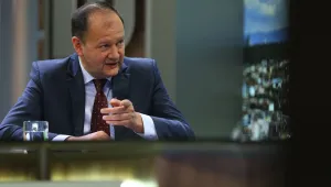 Миков: Не ми се струва естествено мъж да ми праща сърца