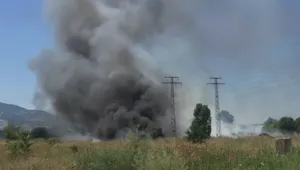 Гъсти облаци дим покриха небето над Асеновград 