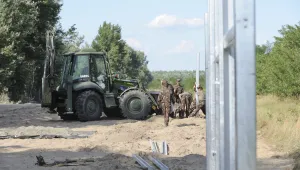 Унгария бърза с оградата по границата