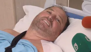 Лекари спасиха почти откъсната ръка на пострадал в катастрофа мъж