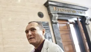 След серията от карикатури: Васил Божков „разясни“ с инфографика как е бил рекетиран