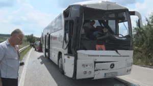 Автобус с деца катастрофира край Търговище