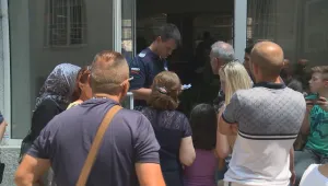 Опашка за документи се изви в Хасково