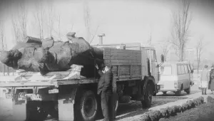 Да прекосиш полярния кръг с паметник