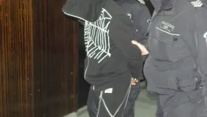 Ембака остава в ареста и получава две нови обвинения