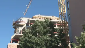 Платно от строително скеле падна върху колоездач в Пловдив