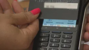 Крадци източват безконтактни карти с апарат, купен онлайн