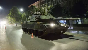Танкове откриха стрелба близо до парламента в Анкара