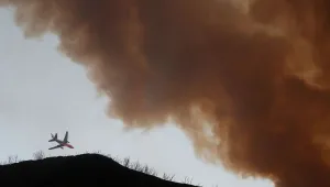Огънят в Калифорния погълна 18 къщи, 1500 души са евакуирани