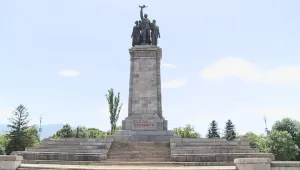 Нов графит на Паметника на Съветската армия: БКП са терористи!