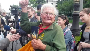 Германски пенсионер „превзе“ центъра на Санкт Петербург с трактор