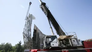 Паметникът пред НДК: За и против