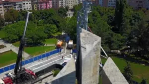 Кой запали строителния кран пред НДК?