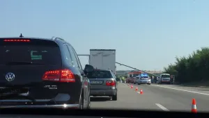 Кола се блъсна в стълб на магистрала „Струма”