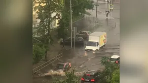 Москва: Покривът на Държавната дума протече след силен дъжд