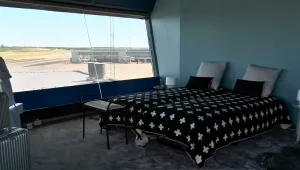 Хотел в… диспечерската кула на летището