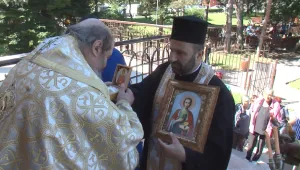Във Велико Търново посрещнаха частица от мощите на Св. Пантелеймон
