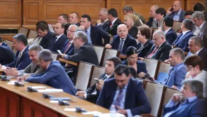 Дебати в парламента по третия вот на недоверие към кабинета