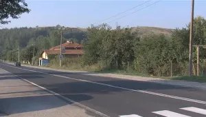 Недоволство в Кочериново: Стотици извършват нарушение, за да излязат с колите си на главния път