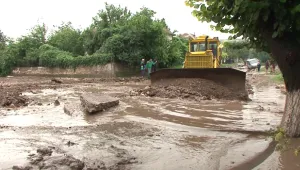 Премиерът разпореди веднага да започне асфалтирането на разрушените от дъжда улици