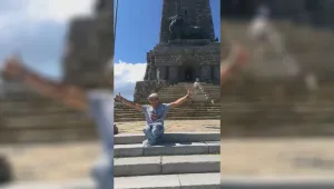 Младеж в инвалидна количка качи Шипка