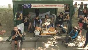 Русенските майки на деца с увреждания „отпразнуваха” 1 месец протестен лагер