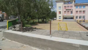 Затвориха централен вход на училище... заради казино