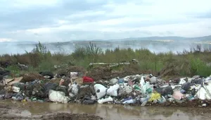 Все още гасят пожара в сметище край с. Бараково