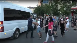 От СДВР показаха кадри с агресия от страна на протестиращите спрямо полицаи на протестите (ВИДЕО)