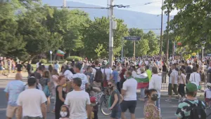Протестиращи срещу правителството се събират в центъра на София
