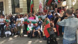 Над 100 души протестираха пред българското посолство в Лондон