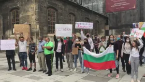 Антиправителствения протест подкрепиха и българи във Виена