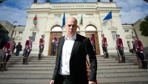 Слави Трифонов: Левите и десните правят любов, а ПП им светят