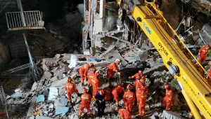 Осем души загинаха при рухване на хотел в Китай (ВИДЕО)