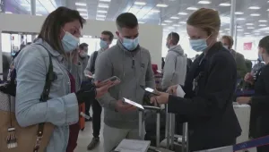 Франция: На музей, кино или спортна среща само със санитарен паспорт