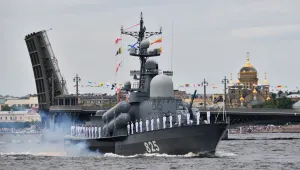 325 години флот: 54 кораба, 48 самолета и 4000 военноморски сили на парад в Русия