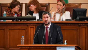 „Престрелка“ между „Демократична България“ и ДПС в Народното събрание