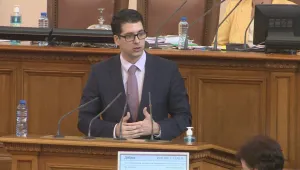 Планът за възстановяване: Критики и обвинения към вицепремиера Пеканов в парламента
