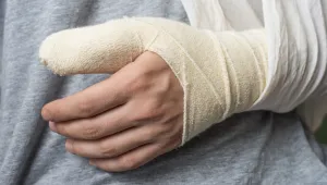 Условна присъда за доставчик на храна, отхапал палеца на клиент