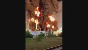 Украинска атака с дронове предизвика пожар в руска рафинерия